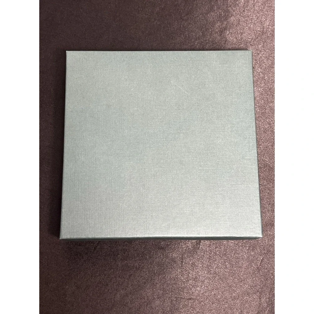 Nice two-piece jewelry/gift presentation box. Sage green